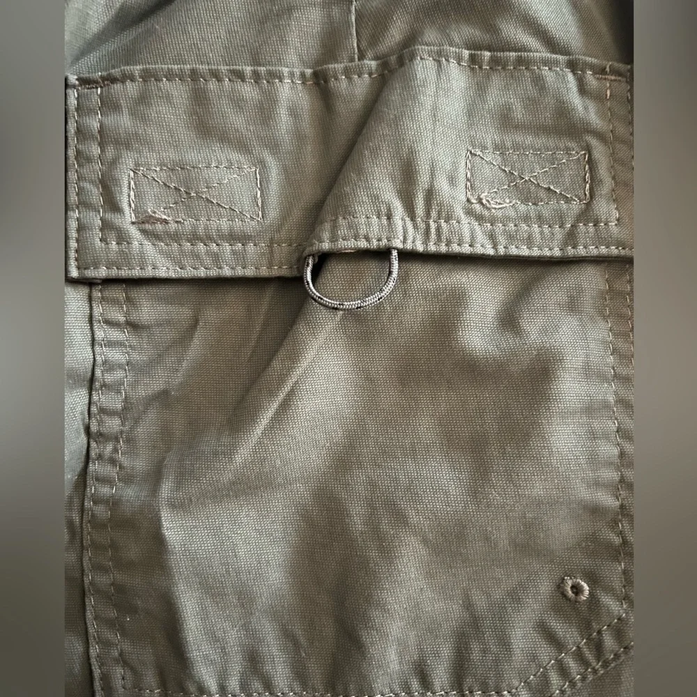 - Wrangler Sz 34 Gray Cargo Outdoor Trail Shorts! NEW!